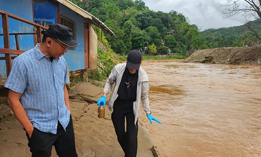 Researchers from Mae Fah Luang University in Chiang Rai collected new water samples from the Sai River