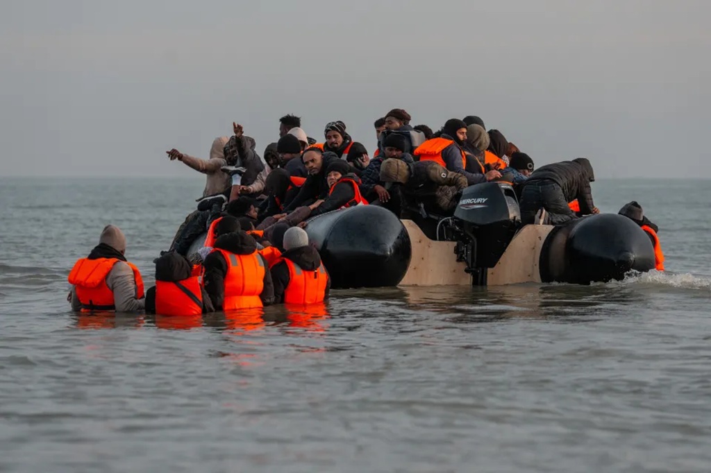  1,194 illegal migrants arrived in the UK