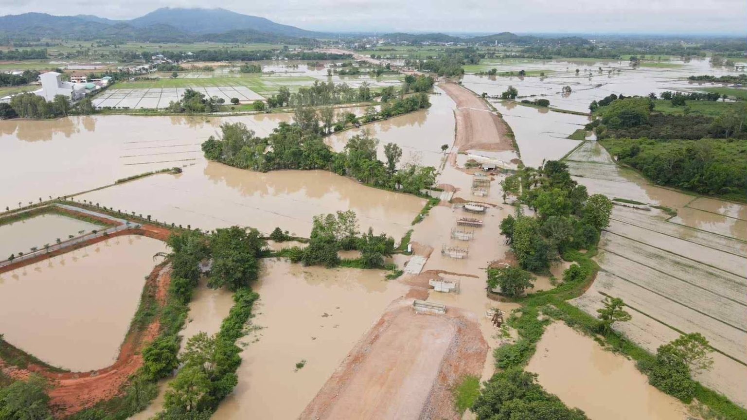 Flooding Chiang Rai Waterford Golf Course