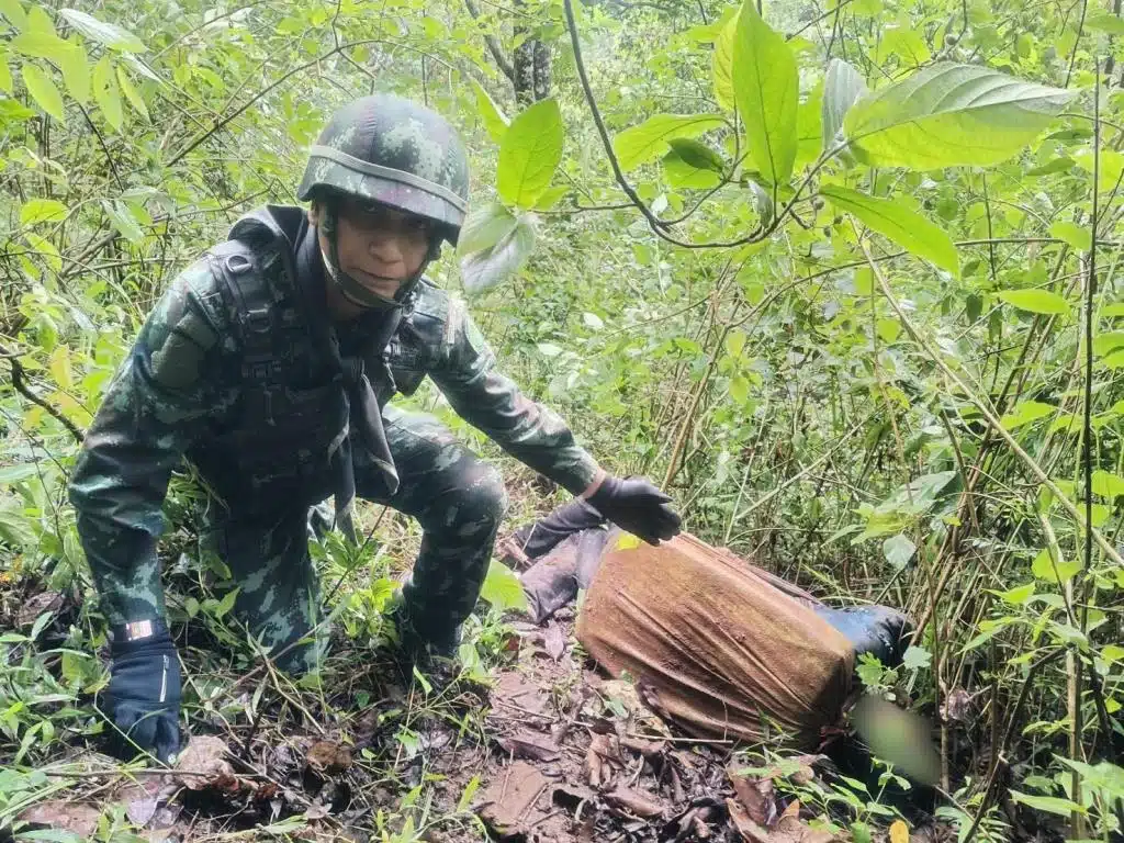 Soldiers Chiang Mai, Fang District, drug caravan