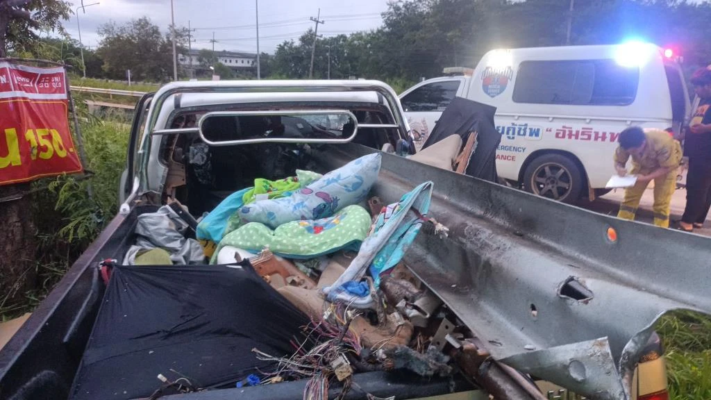 Family Survives Crash—Parents Injured, 5-Year-Old Unharmed, Lampang