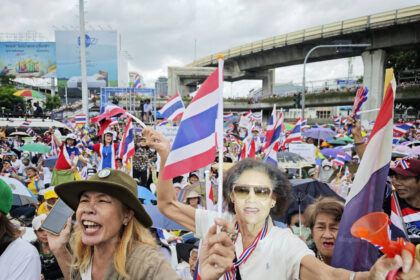 Former Yellow Shirts Protest in Bangkok, Demand PM to Step Down
