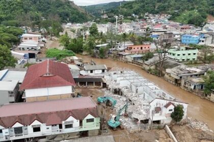 Army Engineers Demolish Illegal Riverside Buildings in Mae Sai