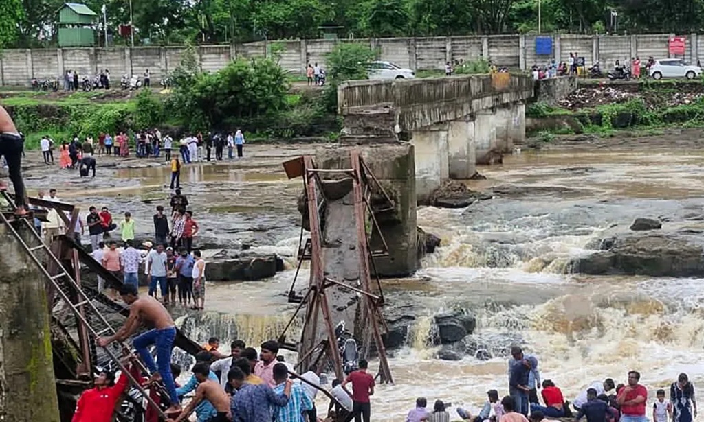 Bridge Collapse in Western India, Maharashtra