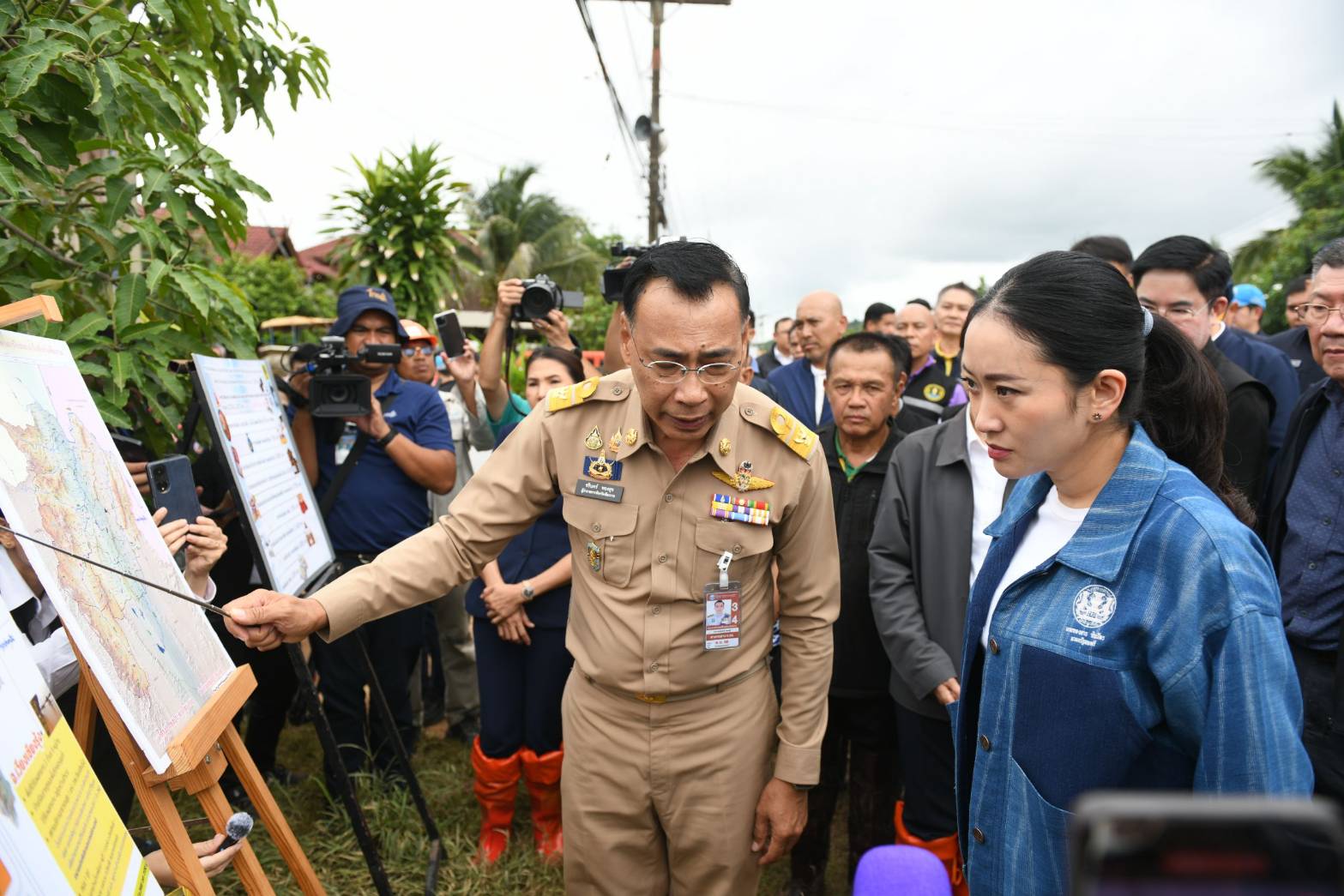Chiang Rai Governor and PM