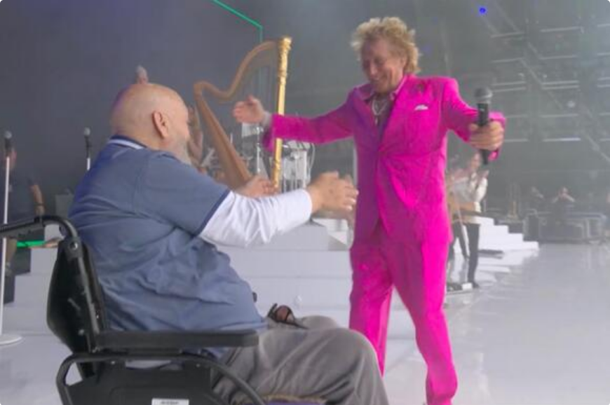 Rod Stewart shares special message for Glastonbury founder Michael Eavis