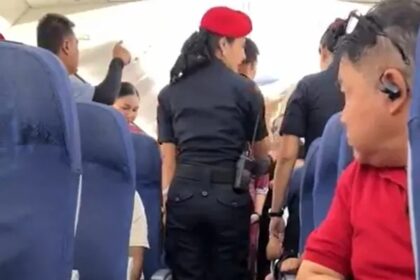Unruly British Tourist Forcibly Removed from Thai Lion Air Flight in Bangkok