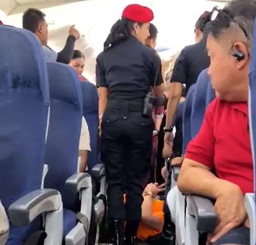 Unruly British Tourist Forcibly Removed from Thai Lion Air Flight in Bangkok