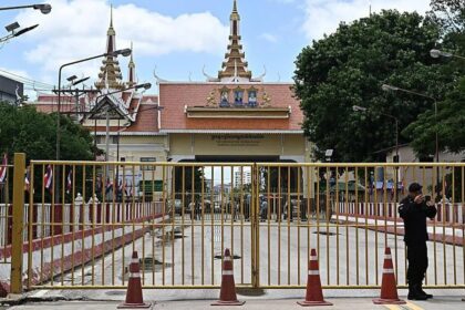 Thailand bans tourists from crossing land borders into Cambodia