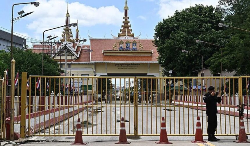 Thailand bans tourists from crossing land borders into Cambodia