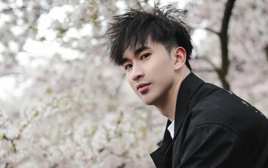 Zhenhao Zou