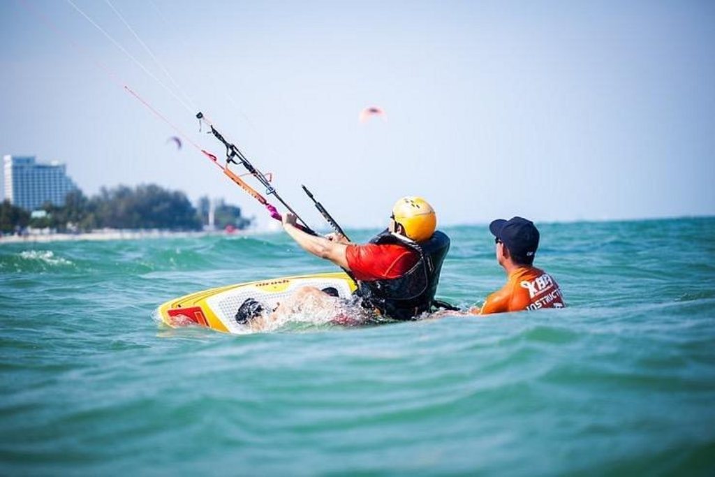 Kitesurfing lessons in Thailand 