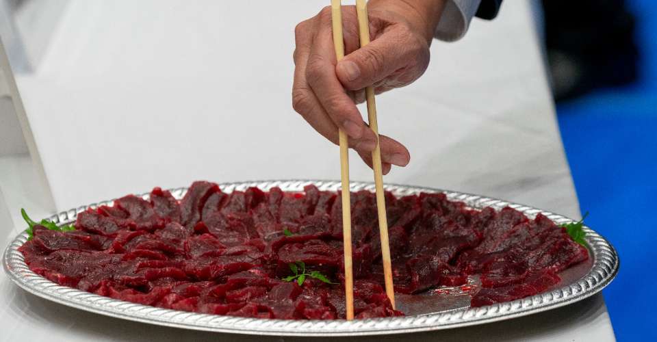 Anthrax from eating raw meat