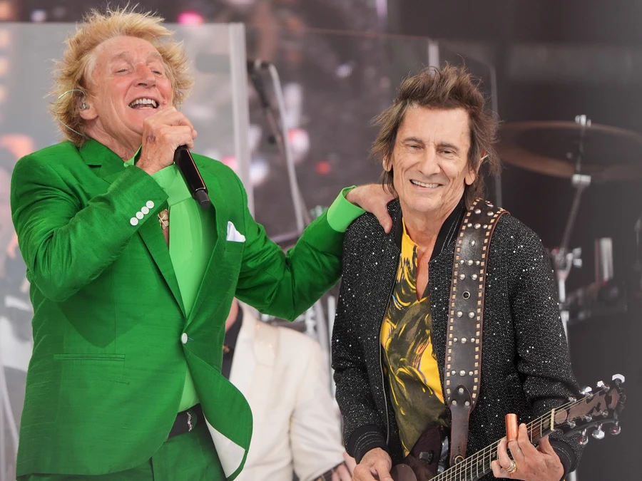 Rod Stewart and Ronnie Wood Reunite 