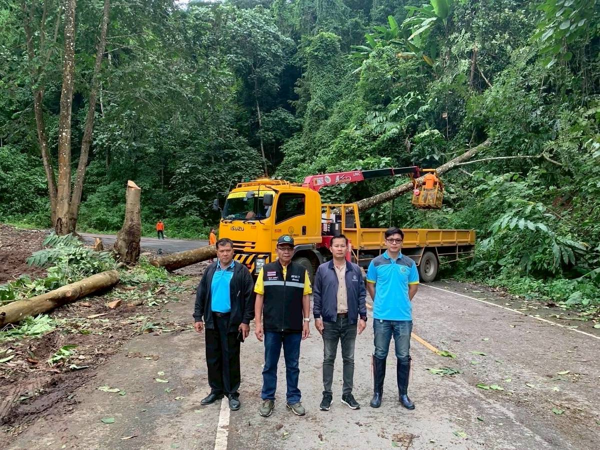 Highways Department Closes Roads Chiang Rai Due to Severe Flooding