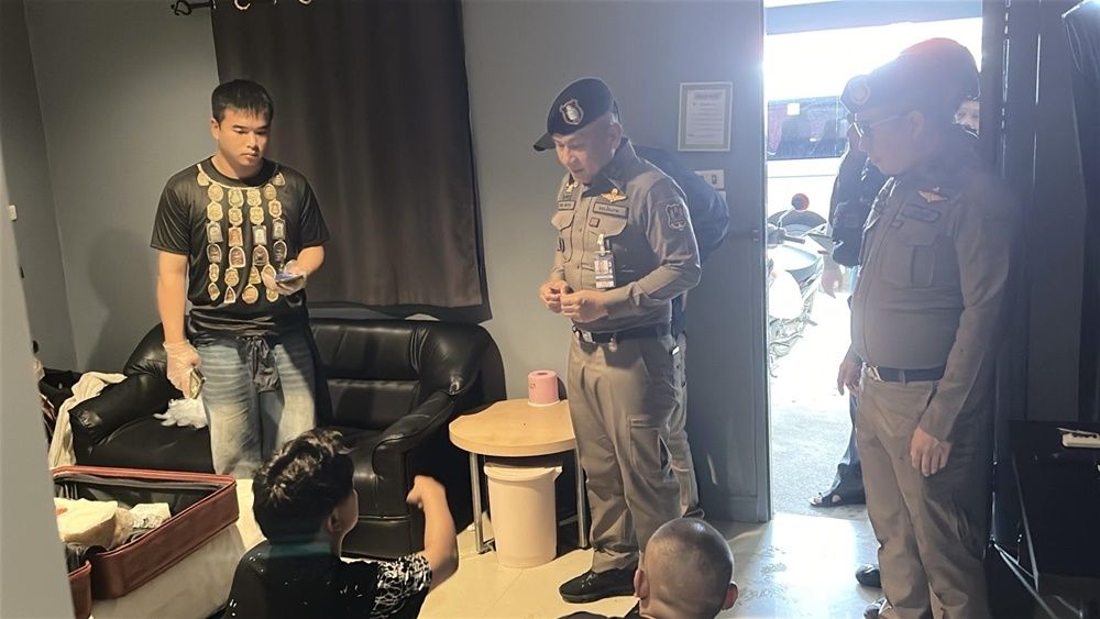 Police Arrest 2 Drug Smugglers at Chiang Rai Hotel