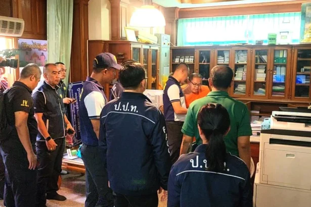 Police Inspect Wat Tha Luang Temple Assets