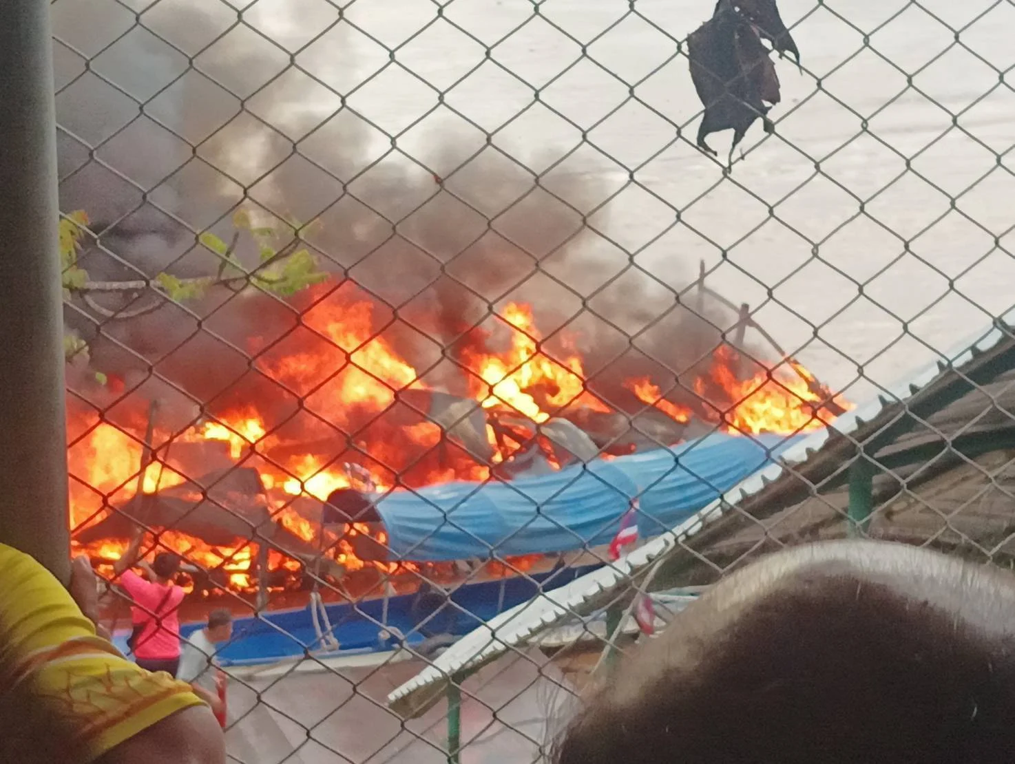 Boat fire chiang rai