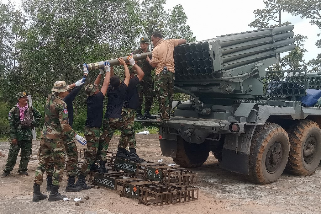 Thailand F-16 jet bombs Cambodian targets 