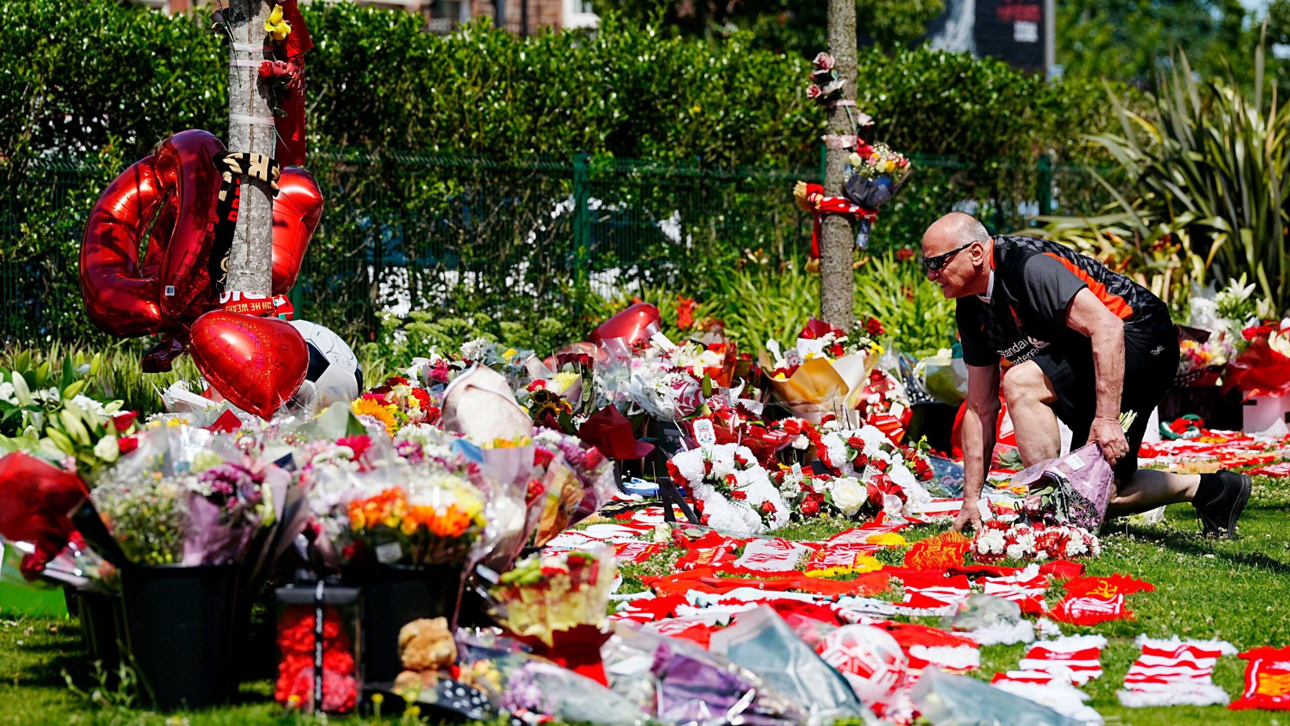 Diogo Jota fans flowers