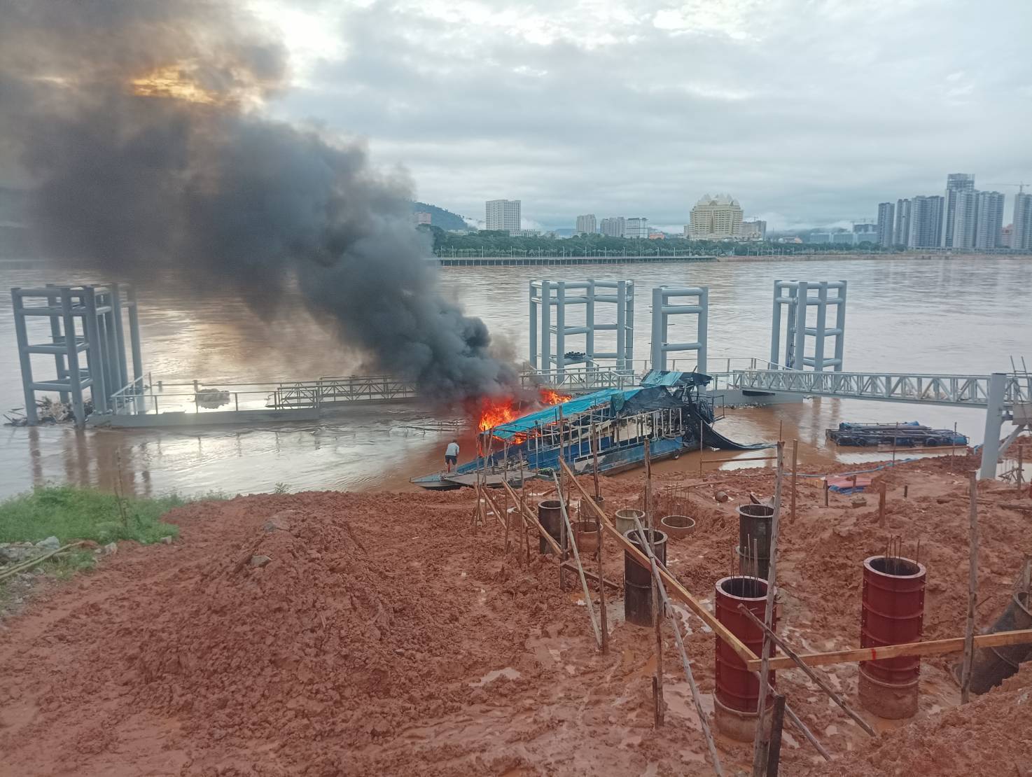 Boat fire chiang rai