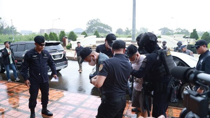 CHIANG RAI - The secretary-general of the Office of the Narcotics Control Board (ONCB) led a team to receive two high-profile drug traffickers
