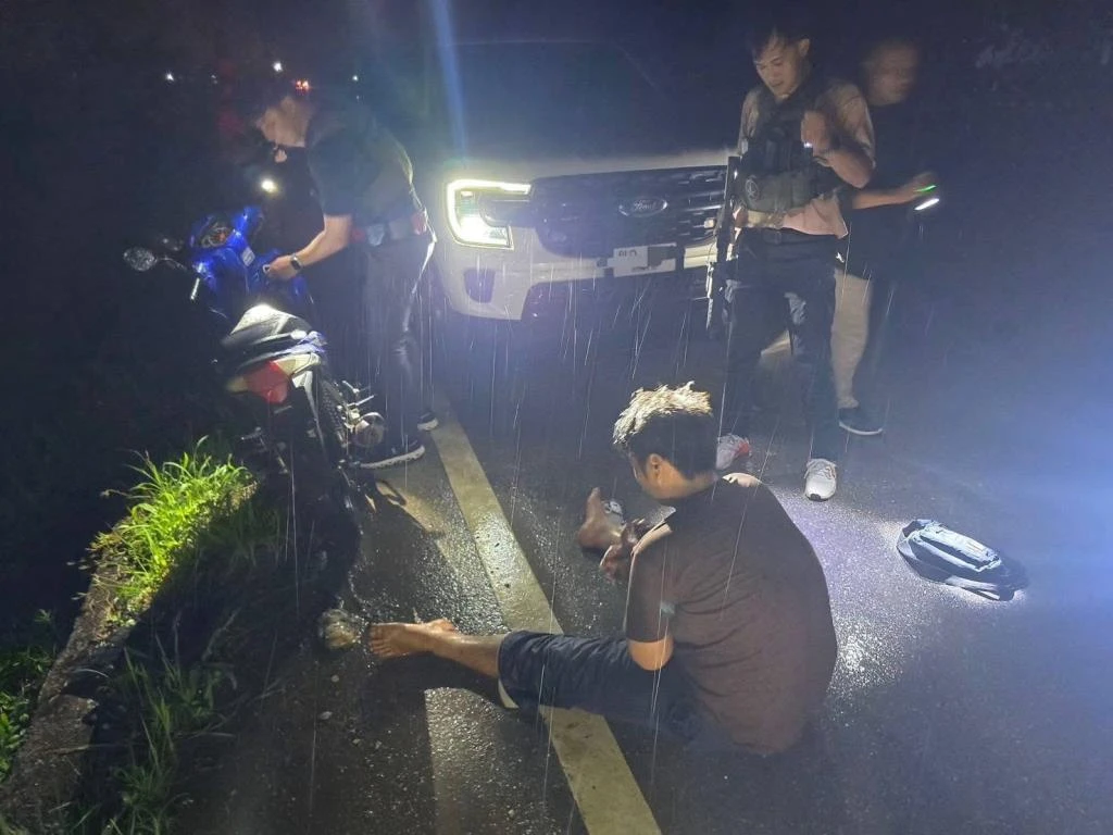 Police Catch Two in a Late Night Drug Haul Operation