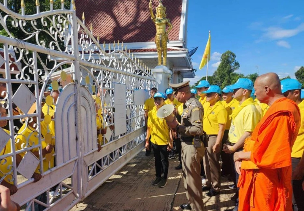 Protesters Bang Klan Temple 
