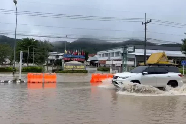 Storm Wipha Causes Flooding at Chiang Rai's Thoeng Hospital