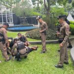 Man Arrested After Snatching Policemans Gun, Shoots 2 Police Officers
