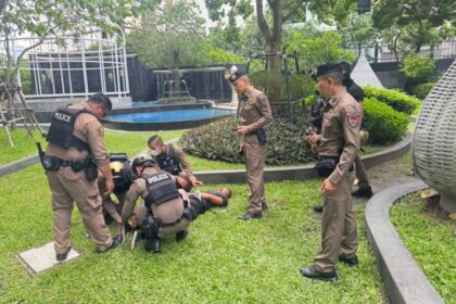 Man Arrested After Snatching Policemans Gun, Shoots 2 Police Officers
