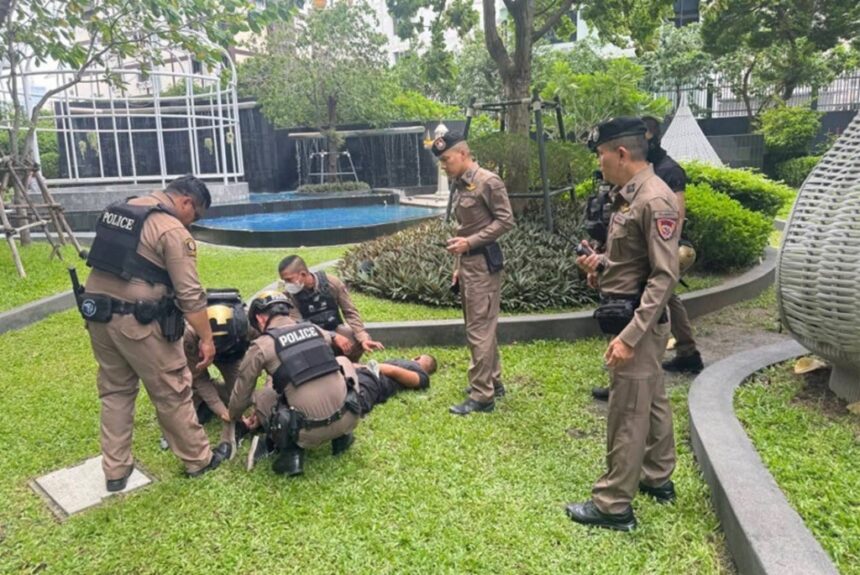 Man Arrested After Snatching Policemans Gun, Shoots 2 Police Officers