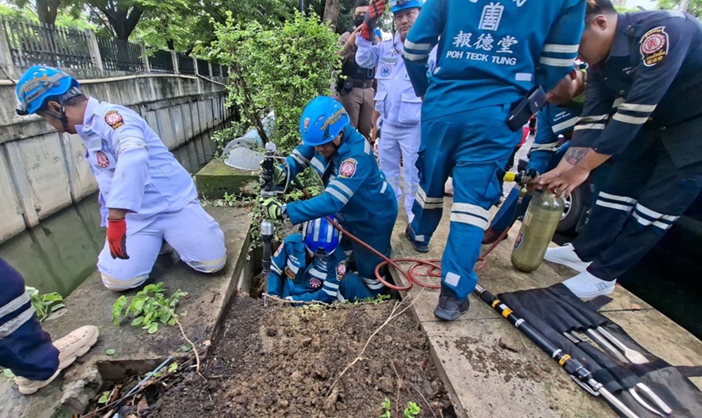 Naked American Man 28, Pulled from Drainage Pipe in Bangkok