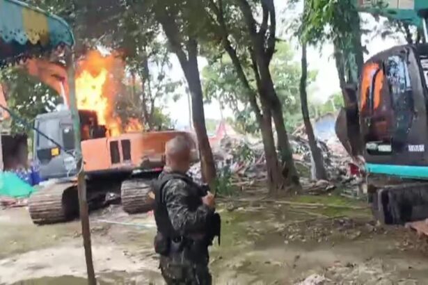 Temple Protestors in Phetchabun Set Fire to Excavator