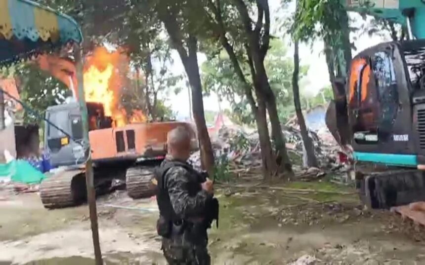 Temple Protestors in Phetchabun Set Fire to Excavator
