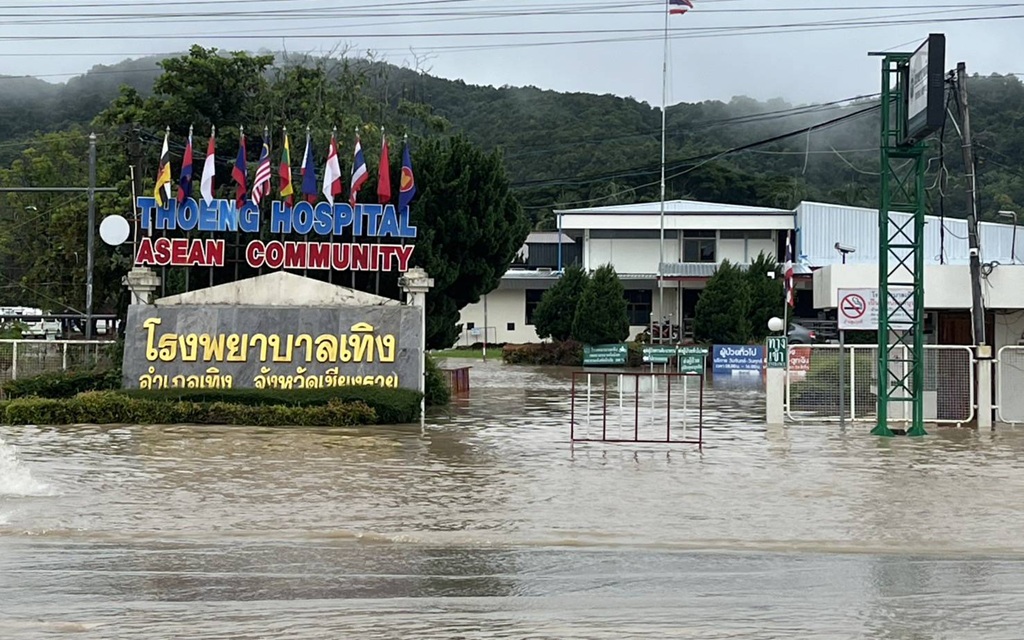 Thoeng Hospital was surrounded by water