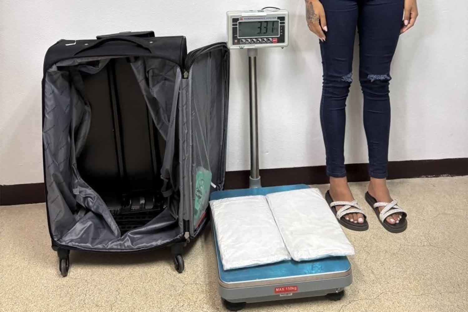 Brazilian Couple Caught at Samui Airport with 6.63kg of Cocaine