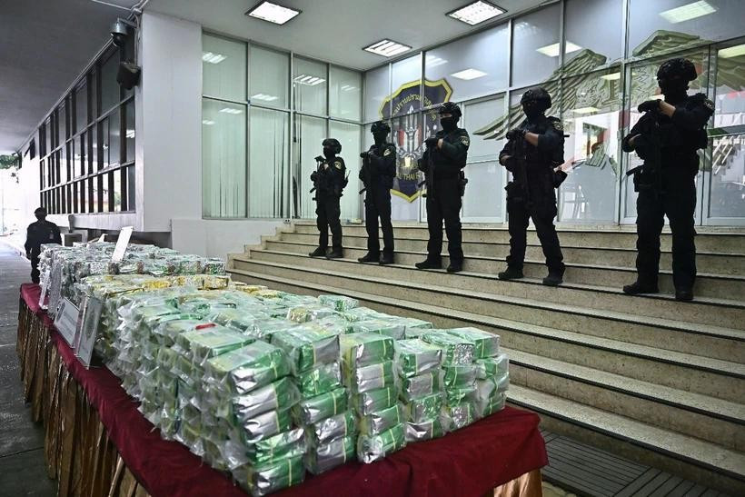 Drug Traffickers Taken into Custody, Mae Sai, Chian Gai