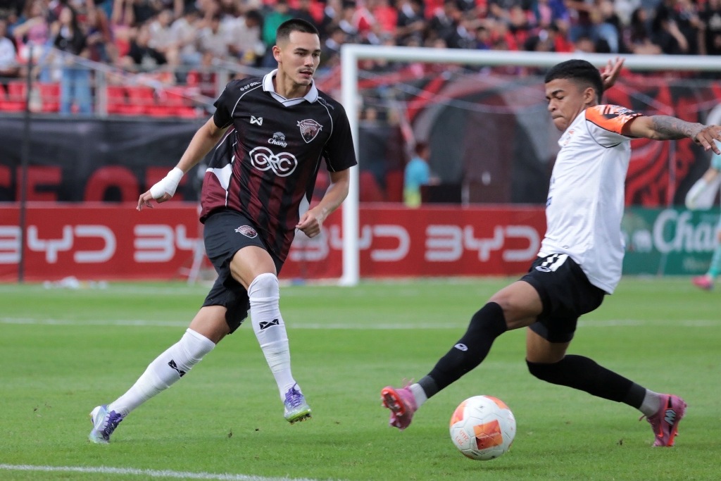 Uthai Thani FC and Chiangrai United