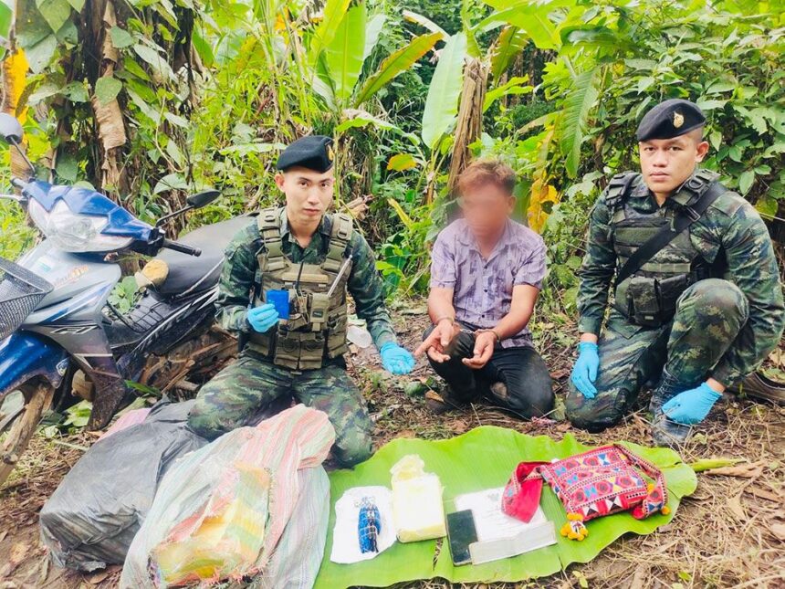 Soldiers Detain Myanmar Man And Seize 300,000 Meth Pills in Chiang Rai’s Mae Fah Luang District