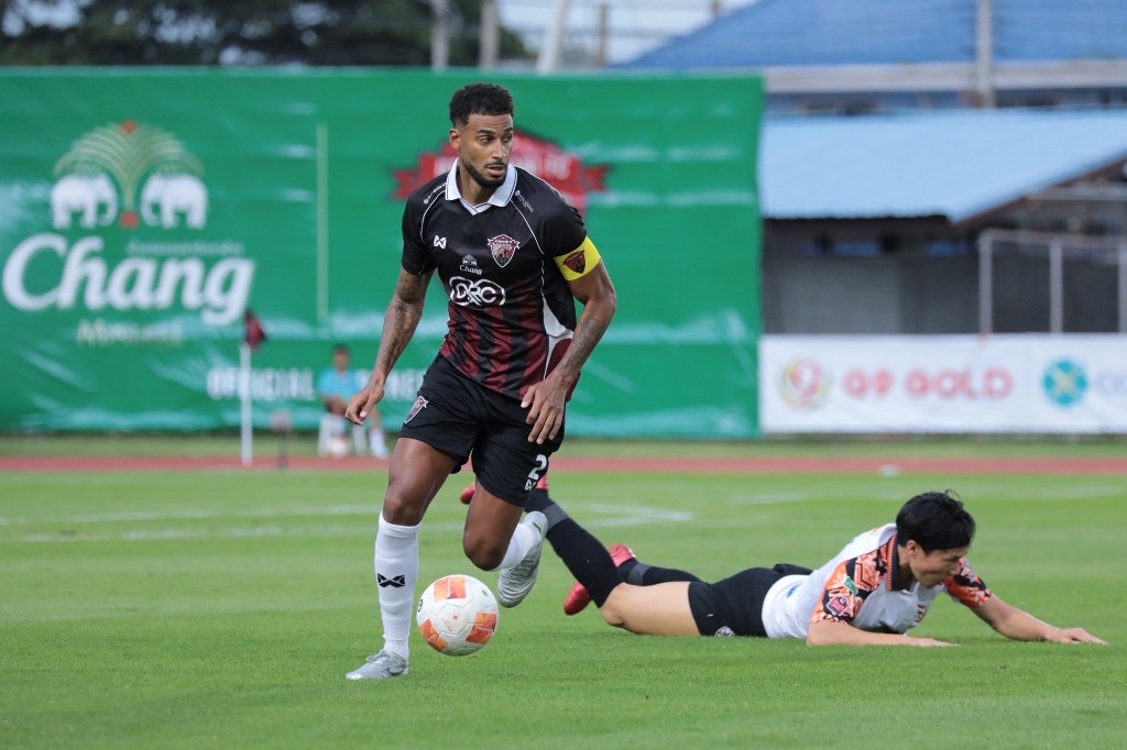 Uthai Thani FC and Chiangrai United