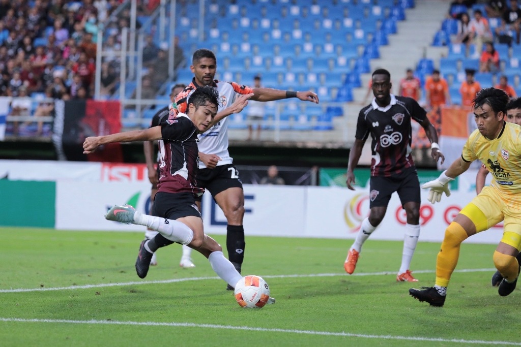 Uthai Thani FC and Chiangrai United