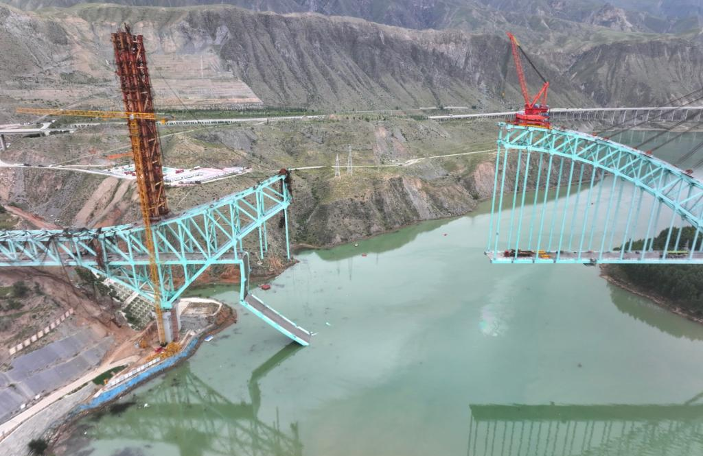 4 killed, 12 missing after NW China bridge construction accident