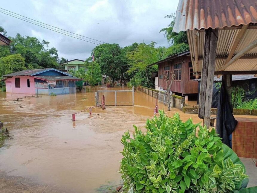 Heavy Rain Triggers Flooding in Chiang Rai, Authorities Urge Caution