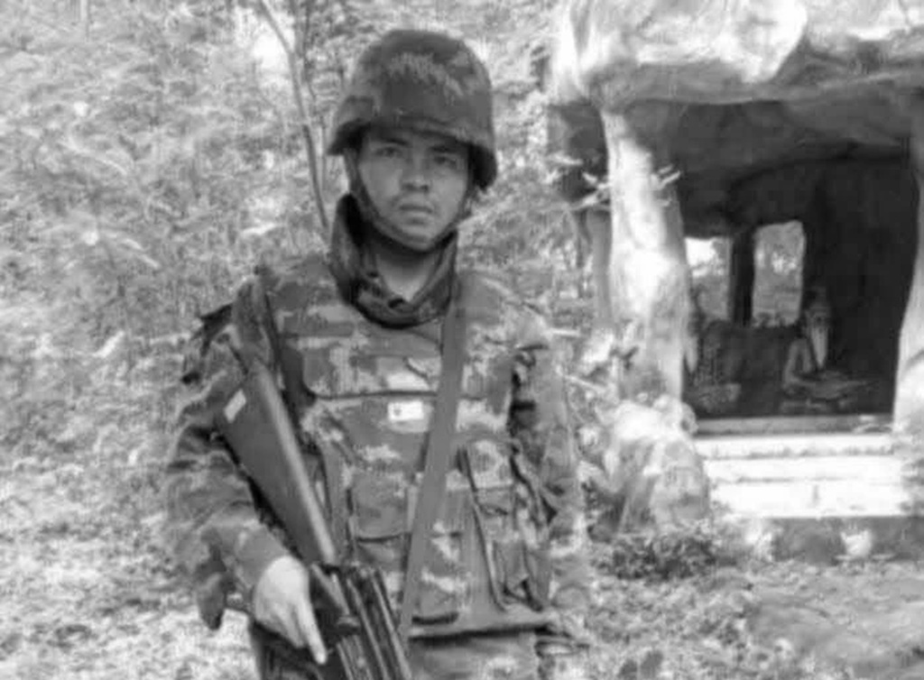 army private shoots himself