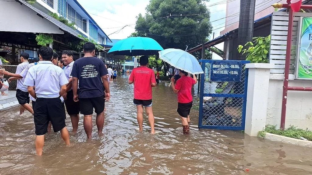 Flash Flood Kill 2 People and Injure 10 More in Chiang Mai