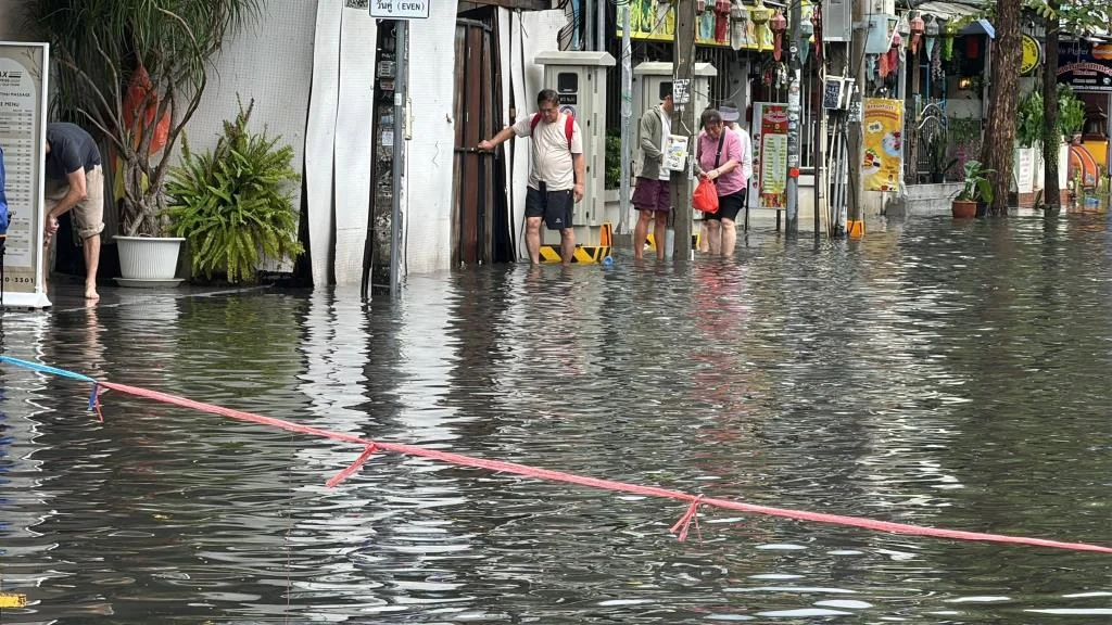 Flash Flood Kill 2 People and Injure 10 More in Chiang Mai