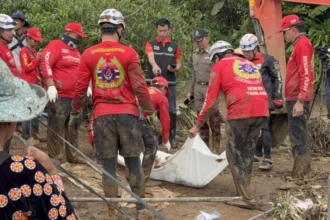 Rescue Workers Recover 2 More Dead Bodies from Mud Slide Chiang Mai