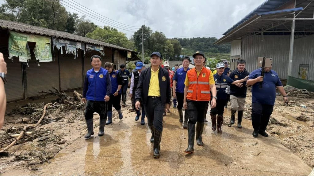 Rescue Workers Recover 2 More Dead Bodies from Mud Slide Chiang Mai