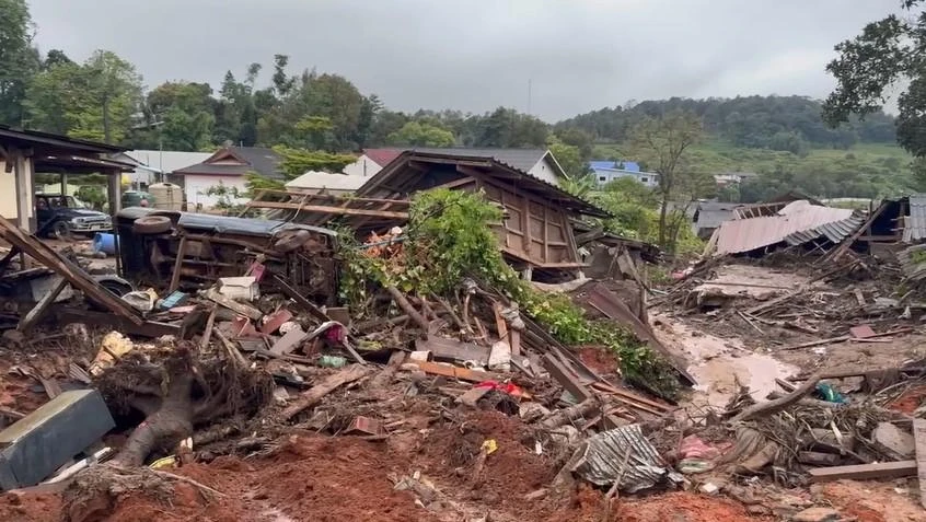 Rescue Workers Recover 2 More Dead Bodies from Mud Slide Chiang Mai